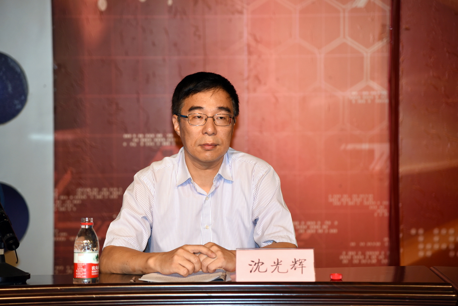 沈光辉副校长主持开学典礼